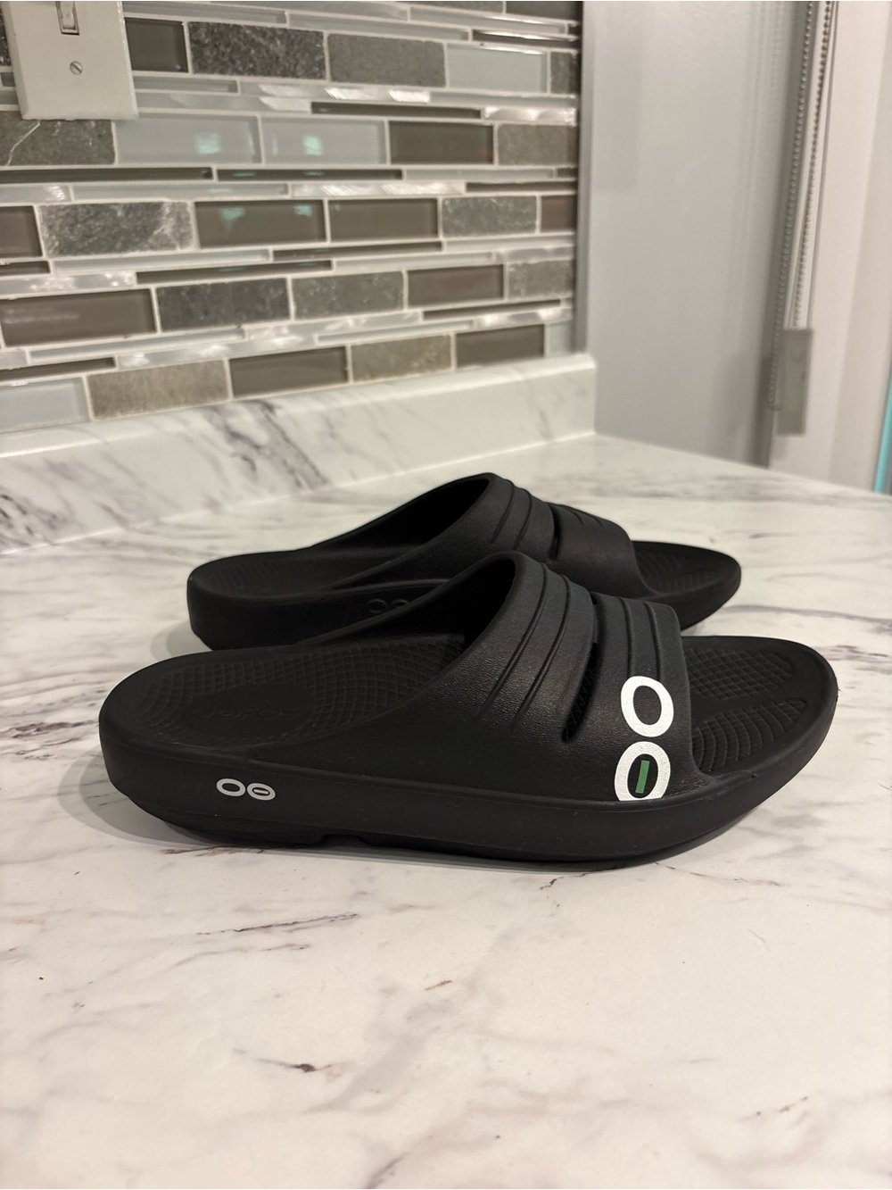 Oofos Ooah sport slide women’s size 7 men’s 5
